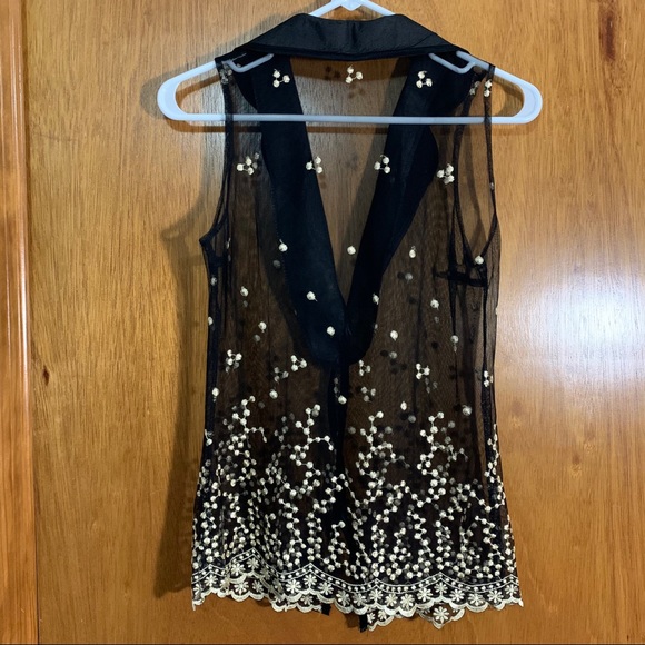 Delicate Cover Layer Vest Top - Picture 2 of 4